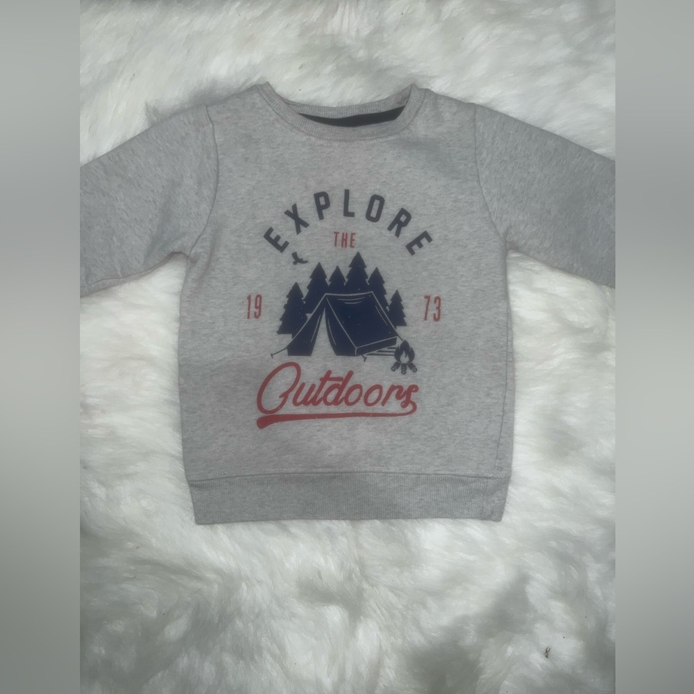 Explore the Outdoors Kids Sweatshirt - Gray Sleeves are “11”💐